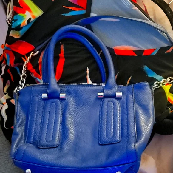 Purse(s) - Picture 1 of 4